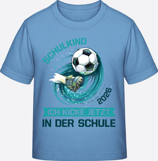 Schulkind 2026 Fußball T-Shirt – Ich kicke jetzt in der Schule - Sky Blue