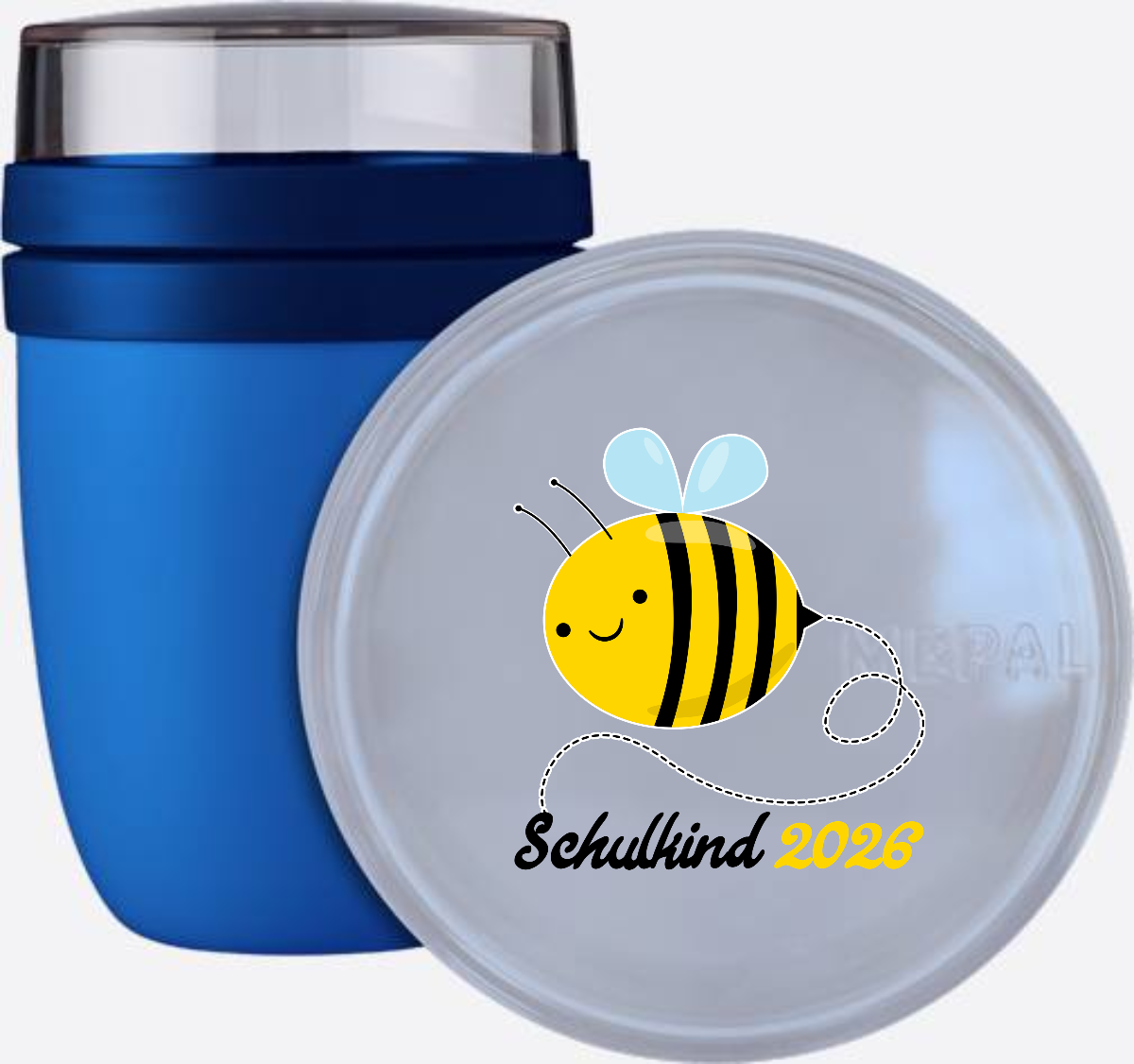 Schulkind 2026 Tasse mit Biene – Geschenk zur Einschulung - Vivid Blue