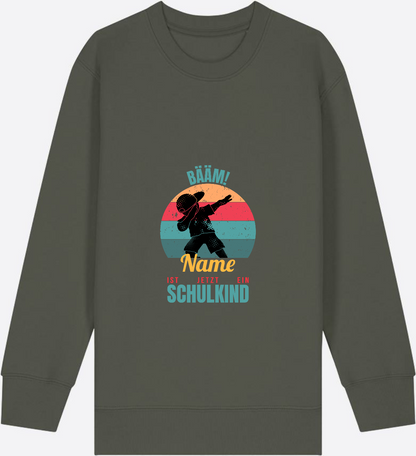 Schulkind Sweatshirt BÄÄM mit Name – Einschulung Junge - Khaki Herzseite