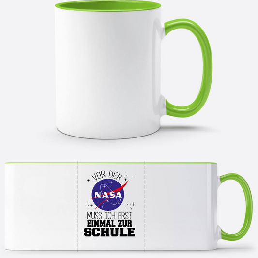 Tasse Einschulung: Vor der NASA erst zur Schule - mit Name - Weiß/Grün